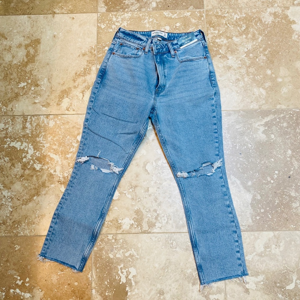 Abercrombie & Fitch High Rise Distressed The Skinny Jeans